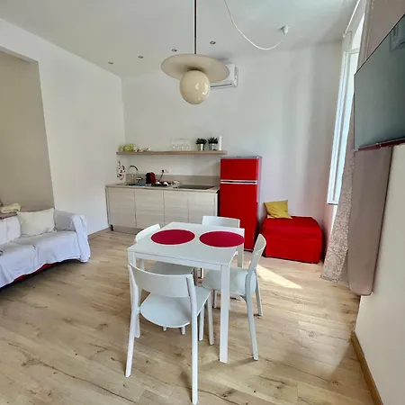 Scalinata Del Teatro Rossetti Confort Parcheggio Trieste