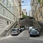 Scalinata Del Teatro Rossetti Confort Parcheggio In Viale Xx Settembre Apartment