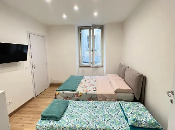 Scalinata Del Teatro Rossetti Confort Parcheggio In Viale Xx Settembre * Trieste